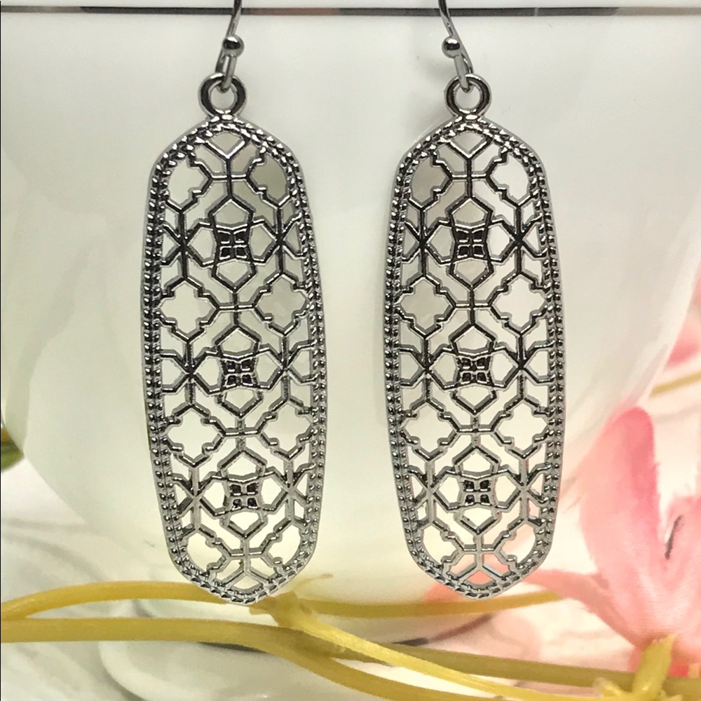 NEW 🌸 2” long Gunmetal Filigree drop Earring